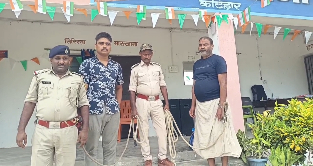 पुलिस ने शराब तस्करी कर रहे पिता-पुत्र को किया गिरफ्तार