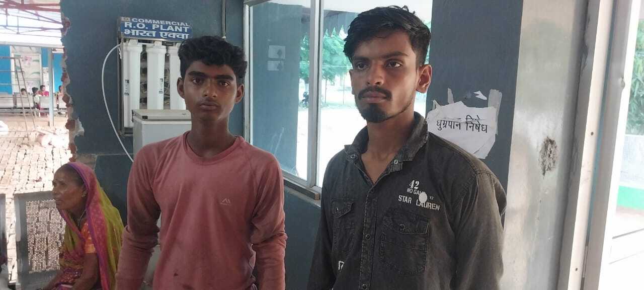 शराब के दो तस्कर गिरफ्तार, टोटो हुआ जप्त