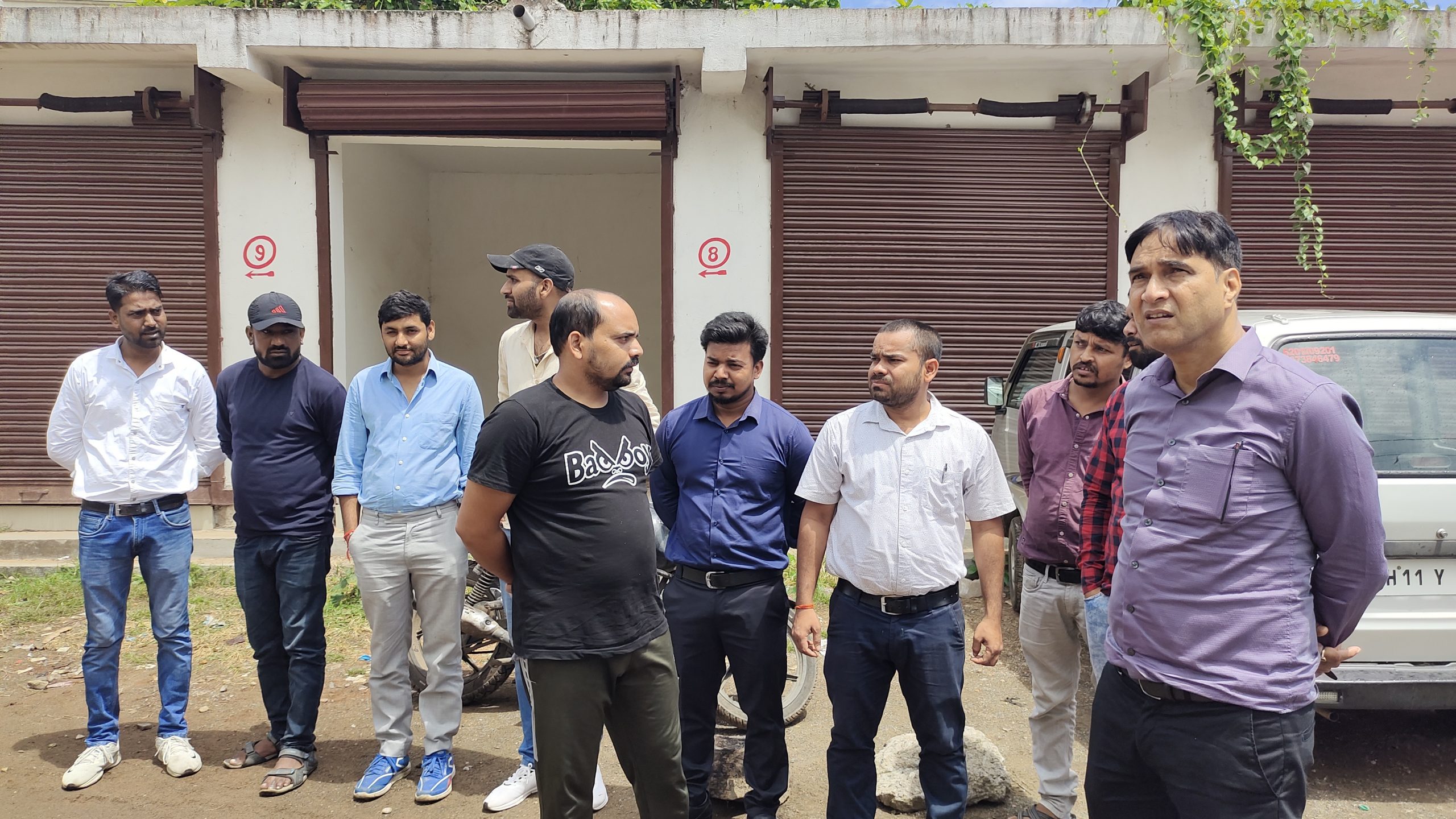 Giridih News: 24 दुकानदारों को तीन दिन में दुकान शिफ्ट करने का अल्टीमेटम
