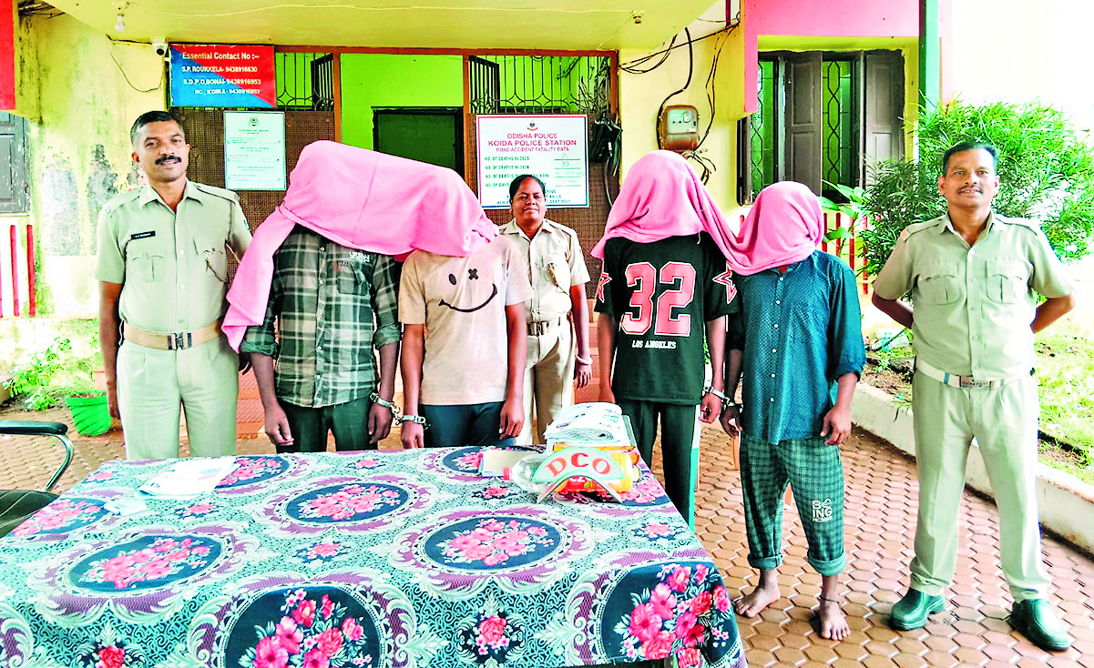 Rourkela News: चाकू की नोक पर लूटपाट के मामले में चार अंतर जिला लुटेरे गिरफ्तार, भेजे गये जेल