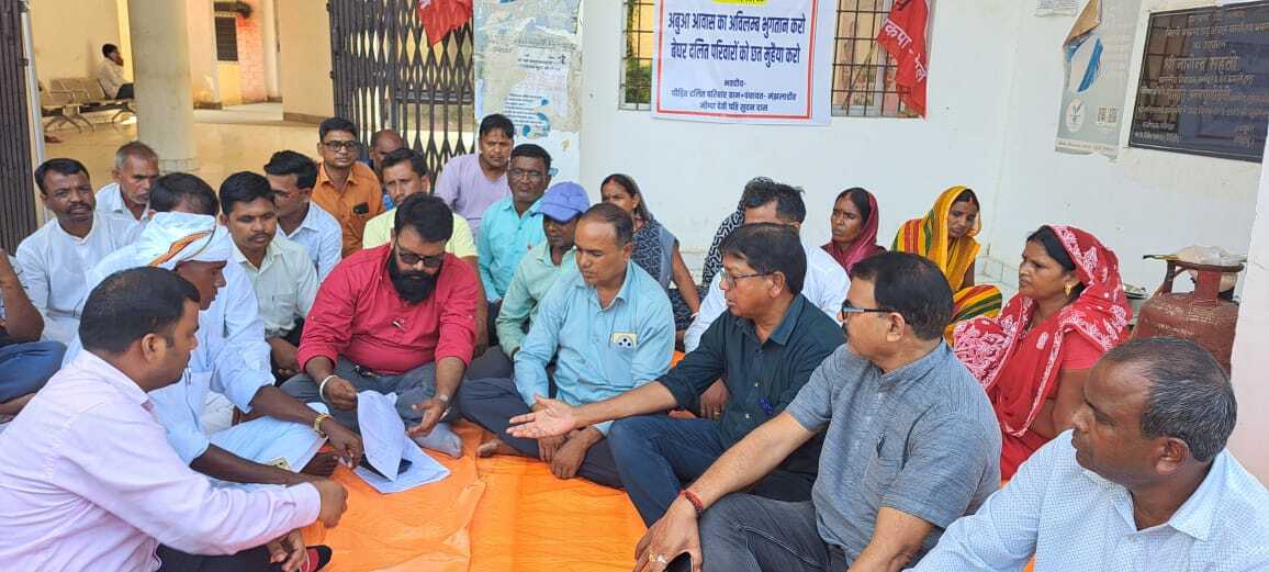 Giridih News: किस्त के भुगतान को ले जारी बेमियादी धरना वार्ता के बाद समाप्त