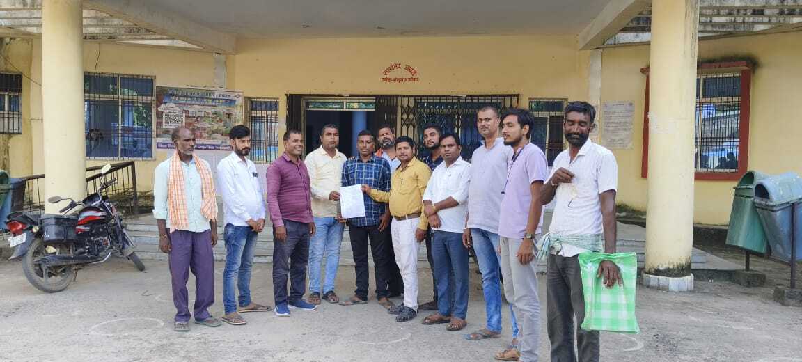 मांगों को ले अनिश्चितकालीन हड़ताल पर स्वच्छता पर्यवेक्षक व कर्मी