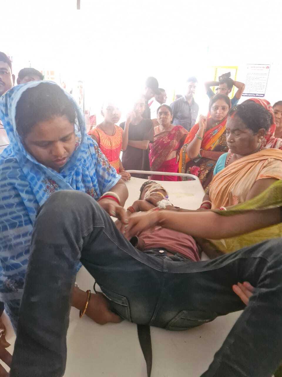 सड़क दुघर्टना में बाइक सवार दो युवक जख्मी