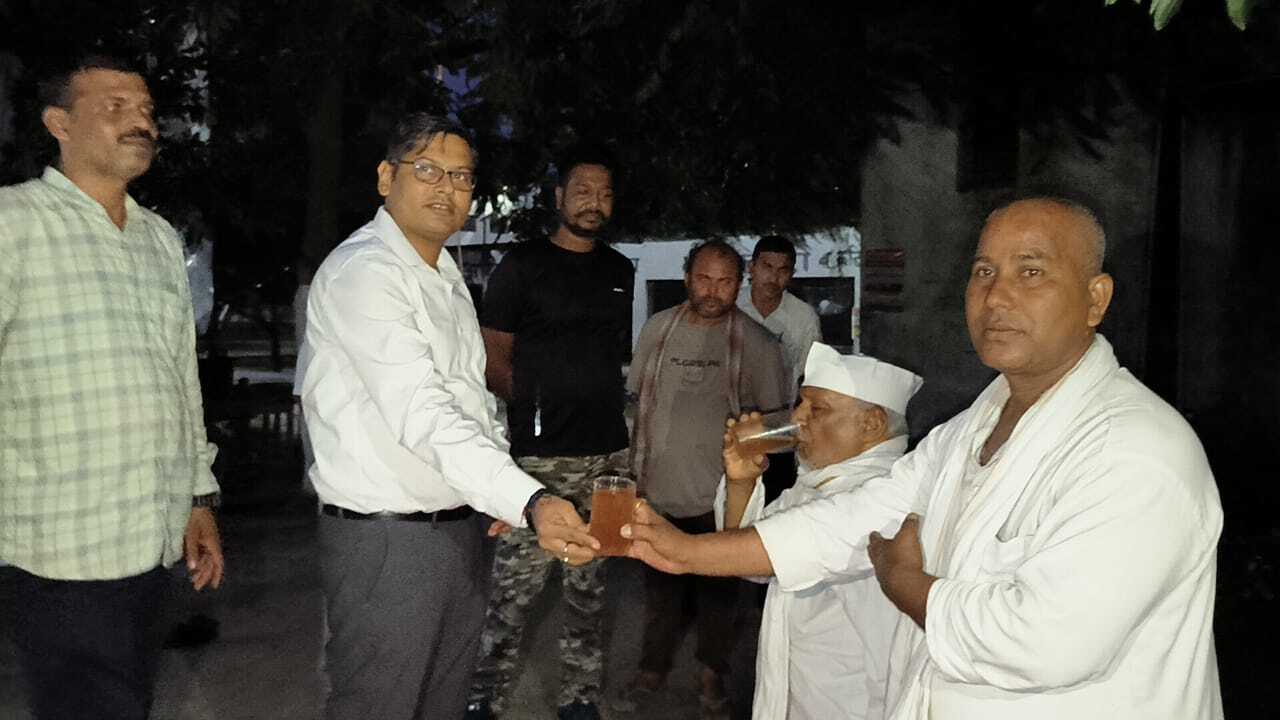 जीआर राशि की मांग को लेकर आमरण अनशन