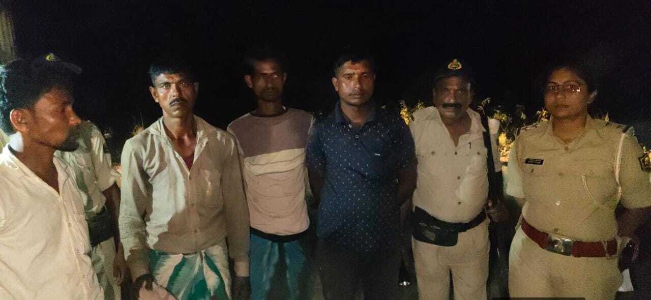 चार मवेशी तस्कर नौ मवेशियों के साथ गिरफ्तार