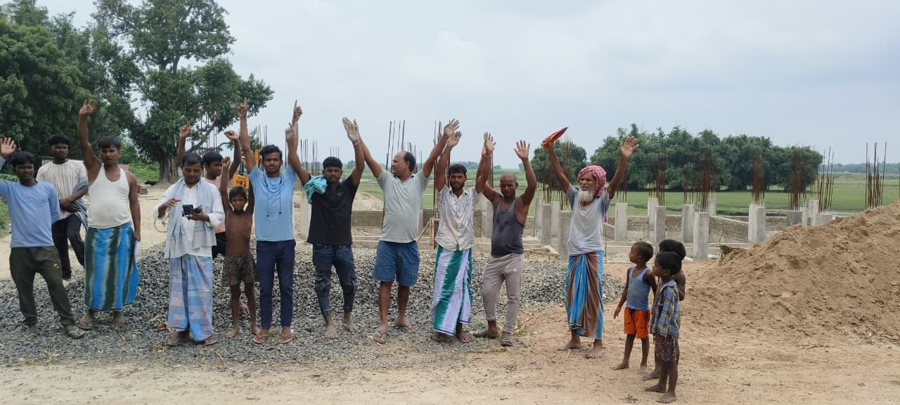 पंचायत भवन निर्माण में अनियमितता से आक्रोश