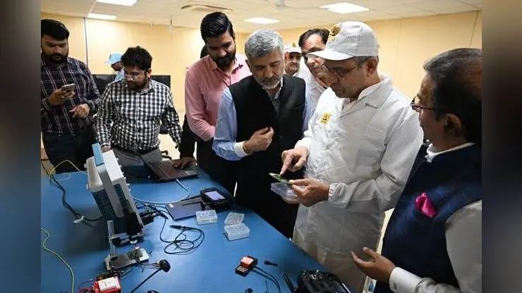 IT & Electronics: मोबाइल फोन के हर घटक का होगा निर्माण