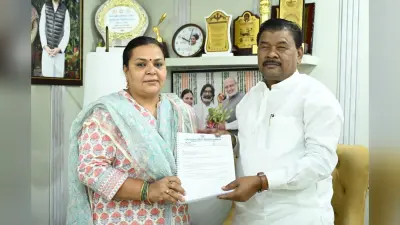 झारखंड की मंत्री दीपिका पांडेय सिंह से मिले बंधु तिर्की, पेसा कानून के प्रारूप में संशोधन के लिए सौंपा ये दस्तावेज