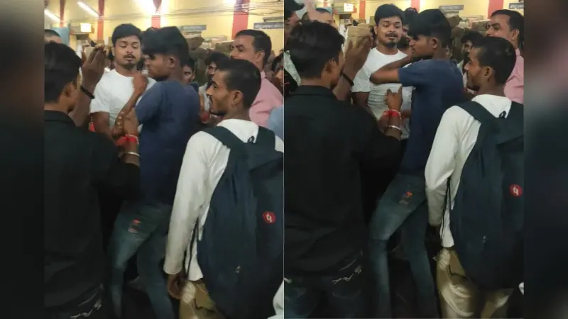 Video: चोर कहकर चारो तरफ से बरसाने लगे थप्पड़-घूंसे, भागलपुर जंक्शन पर गुंडई का देखिए वीडियो