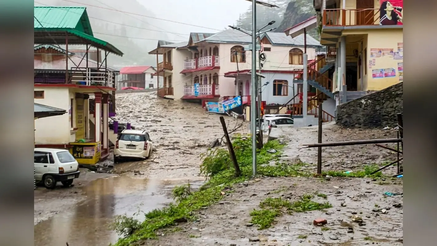 Cloud Burst: उत्तराखंड में बादल फटने से तबाही, कई घर और होटल तबाह, मलबे में दबकर 4 लोगों की मौत