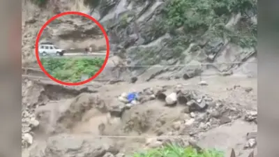 Cloudburst Video: जम्मू-कश्मीर के किश्तवाड़ में बादल फटने से भारी तबाही, 10 से 12 लोगों के मारे जाने की आशंका