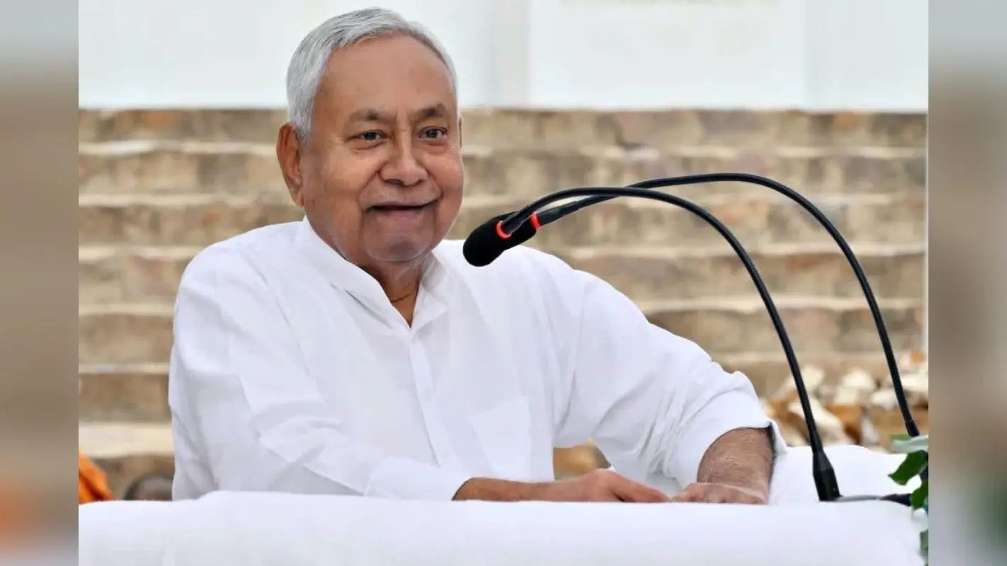CM Nitish Gift: बिहार में सभी आयोगों की PT परीक्षा के लिए देने होंगे सिर्फ 100 रुपये, सीएम नीतीश ने किए 4 बड़े एलान