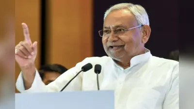 CM Nitish Gift: बिहार के युवाओं के लिए खुशखबरी! मेन्स परीक्षा शुल्क पूरी तरह माफ, प्रीलिम्स के लिए देने होंगे केवल 100 रुपये