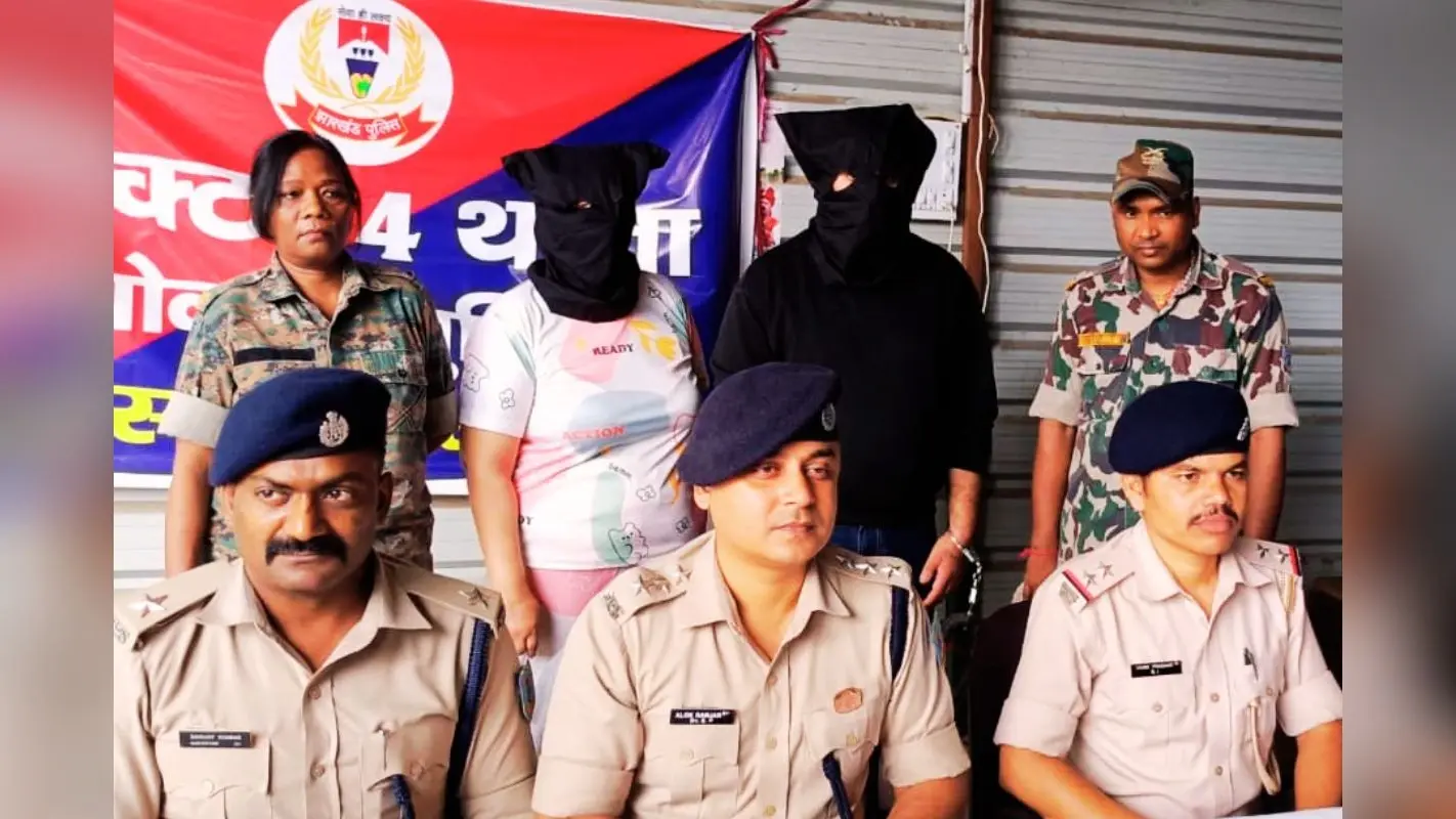 हीरा जड़ित सोने की अंगूठी चोरी करने वाले बोकारो स्टील के डिप्टी मैनेजर मां के साथ गिरफ्तार