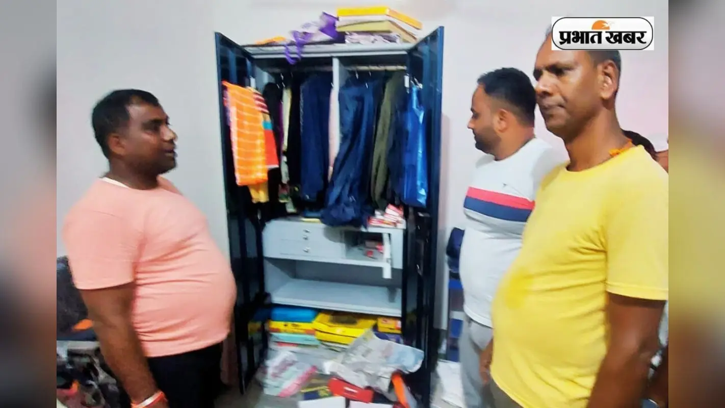गिरिडीह में व्यापारी के घर से 20 लाख रुपए समेत 35 लाख की संपत्ति चोरी, 2 घंटे रोड जाम