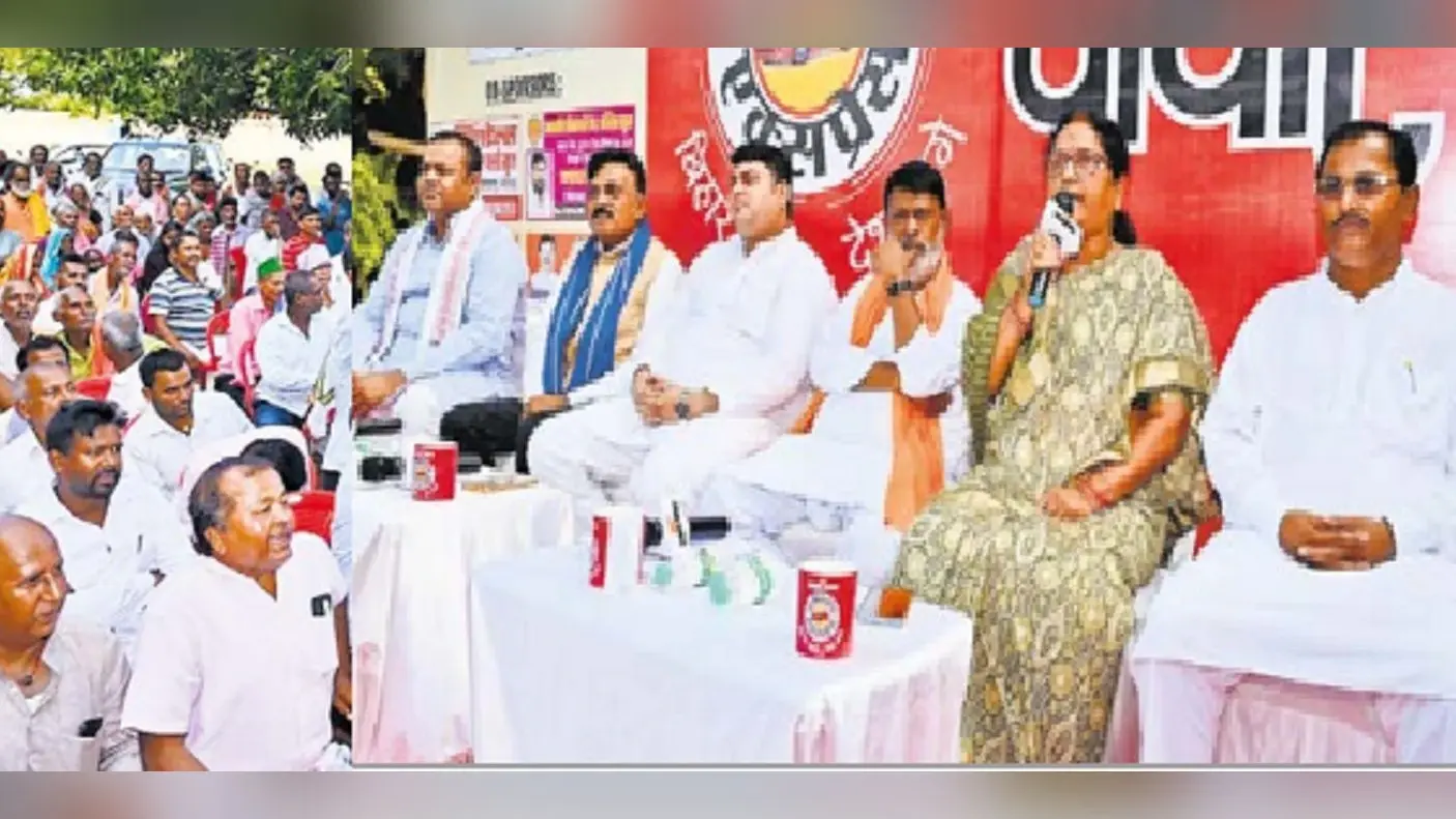 Election Express: परिहार के चौपाल में छाया रहा भूमि अधिग्रहण का मुद्दा, नेताओं को परेशान किया जनता का सवाल