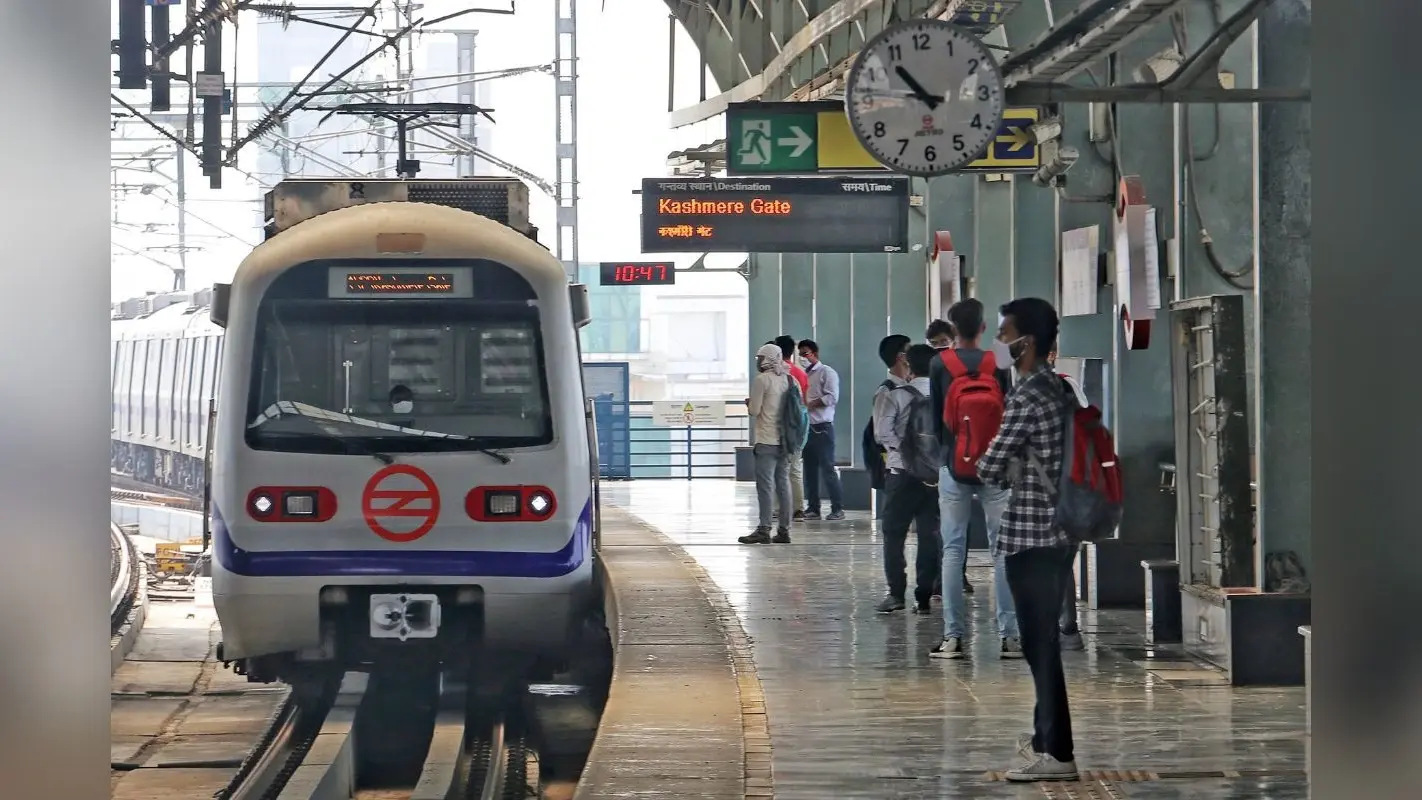 Delhi Metro Fare Hike: दिल्ली मेट्रो का सफर हुआ महंगा, आज से बढ़ा किराया, जानें हर दूरी का नया स्लैब