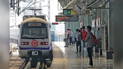 Delhi Metro Fare Hike: दिल्ली मेट्रो का सफर हुआ महंगा, आज से बढ़ा किराया, जानें हर दूरी का नया स्लैब
