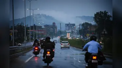 Dhanbad Weather: दिन में उमस और शाम में झमाझम बारिश से बदला मौसम का मिजाज, जलजमाव से बढ़ी परेशानी