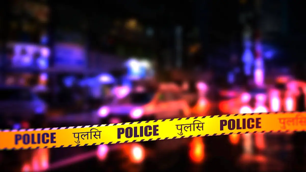 नोएडा में बंद कार से मिली दो लाशें, दम घुटने से मौत की आशंका, इलाके में मचा हड़कंप