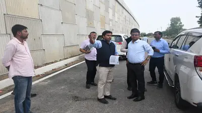जिलाधिकारी ने निर्माणाधीन सिक्स लेन ब्रिज का किया निरीक्षण