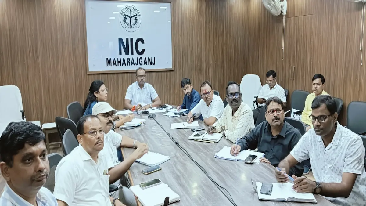 महाराजगंज DM की ऑनलाइन मीटिंग में चला अश्लील वीडियो, मचा हड़कंप