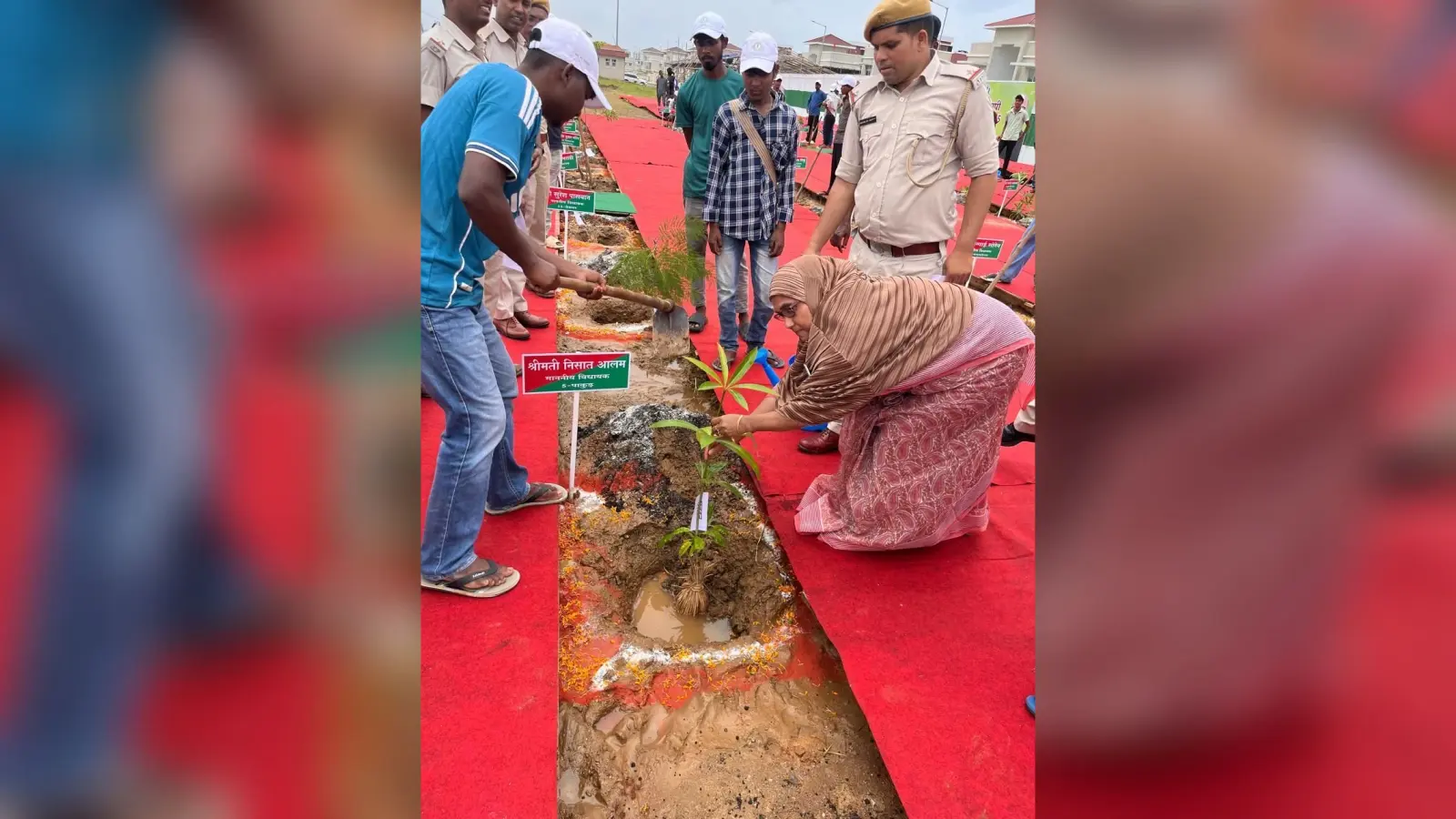 विधायक ने आवासीय परिसर में किया पौधारोपण
