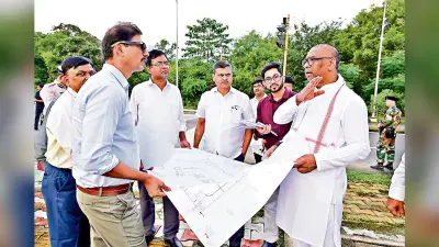 Jharkhand Govt News : सीएम ने स्मार्ट सिटी में अधूरे पड़े कन्वेंशन सेंटर का किया निरीक्षण