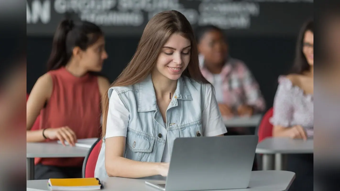 12वीं के बाद टॉप 10 Online Courses कौन से हैं? लाखों में होती है Salary