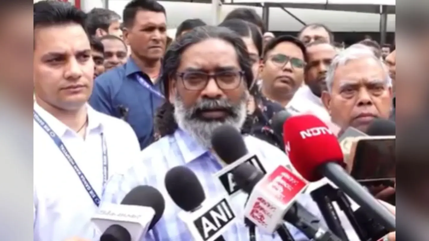 ‘अपनी बांहें पसारकर सबको छांव देते रहे, वे अमर रहेंगे’ शिबू सोरेन के निधन पर बोले पुत्र हेमंत सोरेन