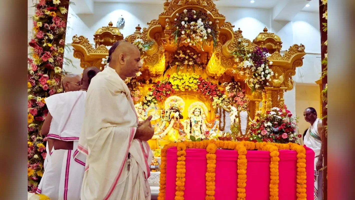 Janmashtami 2025: पटना के इस्कॉन मंदिर में भव्य तैयारी, थाईलैंड-बैंकॉक से मंगाए गए फूल, रात 1 बजे तक खुला रहेगा दरबार