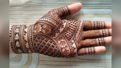Karma Mehndi Design: भाई के लंबे उम्र के लिए हाथों में रचाएं ये खूबसूरत मेहंदी डिजाइन