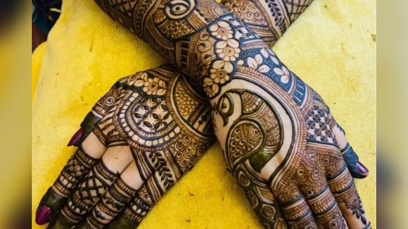 Karma Puja Mehendi Designs: मिनटों में हाथों को सजाए लेटेस्ट और यूनिक डिजाइनों से
