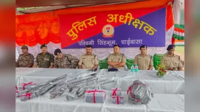 Naxal News: भाकपा माओवादी के खिलाफ झारखंड पुलिस को बड़ी सफलता, लूटे गए हथियार, कारतूस और नक्सली पर्चा बरामद
