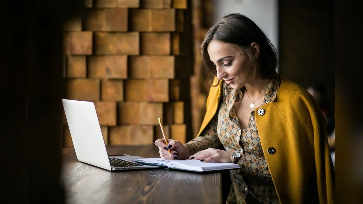 Content Writing में करियर कैसे बनाएं और Content Writer की सैलरी कितनी होती है? ऐसे करें शुरुआत