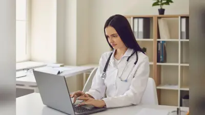 PCB स्टूडेंट्स के लिए टॉप Non-Medical Career Options 2025 क्या हैं? इन हाई सैलरी वाले Courses से करें शुरुआत