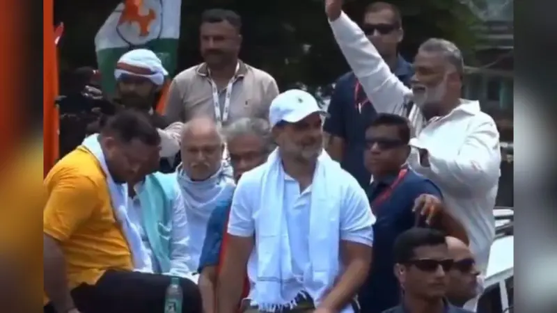 Video: जब पप्पू यादव ने लालू के छूए पांव, राजद सुप्रीमो ने मुस्कुराकर ऐसे दिया आशीर्वाद…