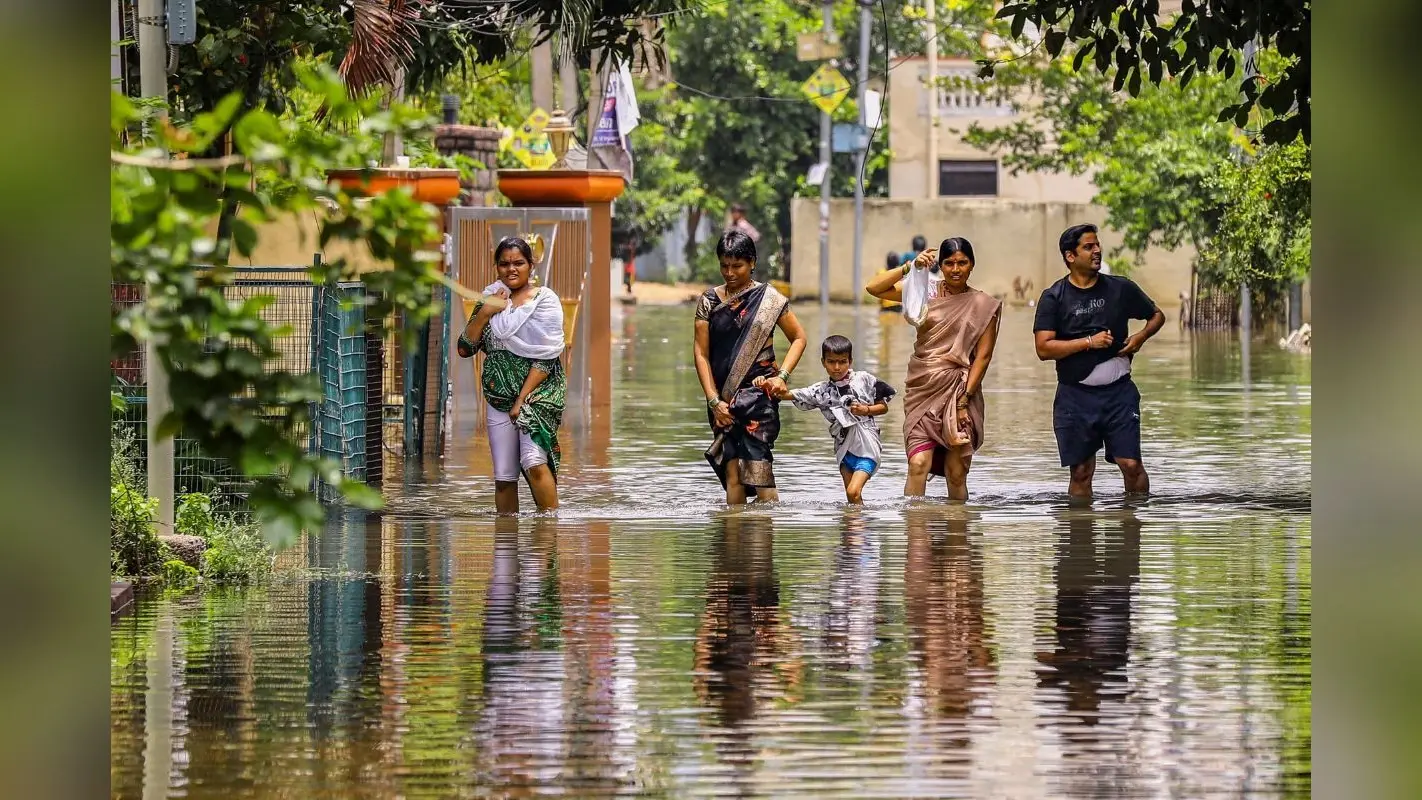 Aaj Ka Mausam: आज इन राज्यों में होगी भयंकर बारिश, आंधी-तूफान और वज्रपात का अलर्ट