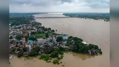 UP Flood: मानसून का कहर, उत्तर प्रदेश के 13 जिलों में बाढ़, गंगा-यमुना खतरे के निशान से ऊपर
