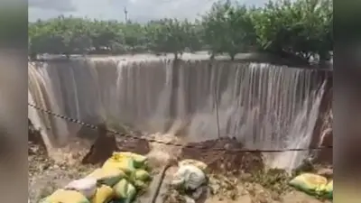 Heavy Rain Rajasthan: बारिश का तांडव, देखते-देखते ढह गया मिट्टी का टीला, देखिए तबाही का मंजर