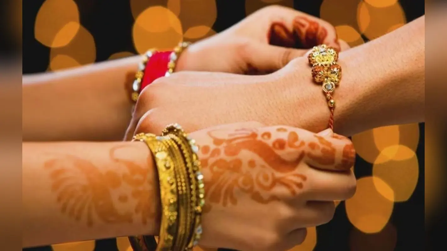 Raksha Bandhan 2025: रक्षाबंधन पर इस बार 95 सालों बाद बन रहा है दुर्लभ योग, मिलेगा दोगुना फल