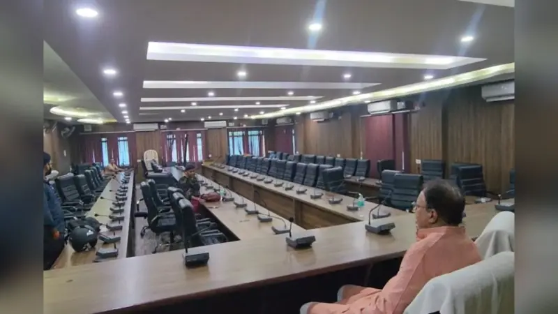 Video: बिहार BJP के पूर्व अध्यक्ष मीटिंग में अकेले बैठे रहे, नहीं आए अधिकारी तो चले गए संजय जायसवाल