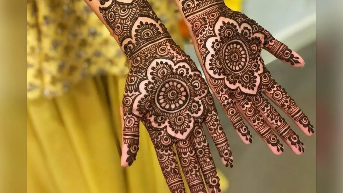 Simple Mehndi Design: 10 सबसे आसान और खूबसूरत डिजाइन जो आपके हाथों लगा देंगे चार चांद