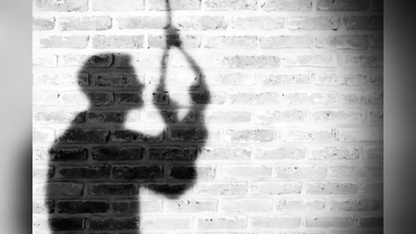Suicide News: परिवार से बात करते हुए फांसी के फंदे से झूल गया रेलकर्मी, 6 महीने पहले हुई थी शादी