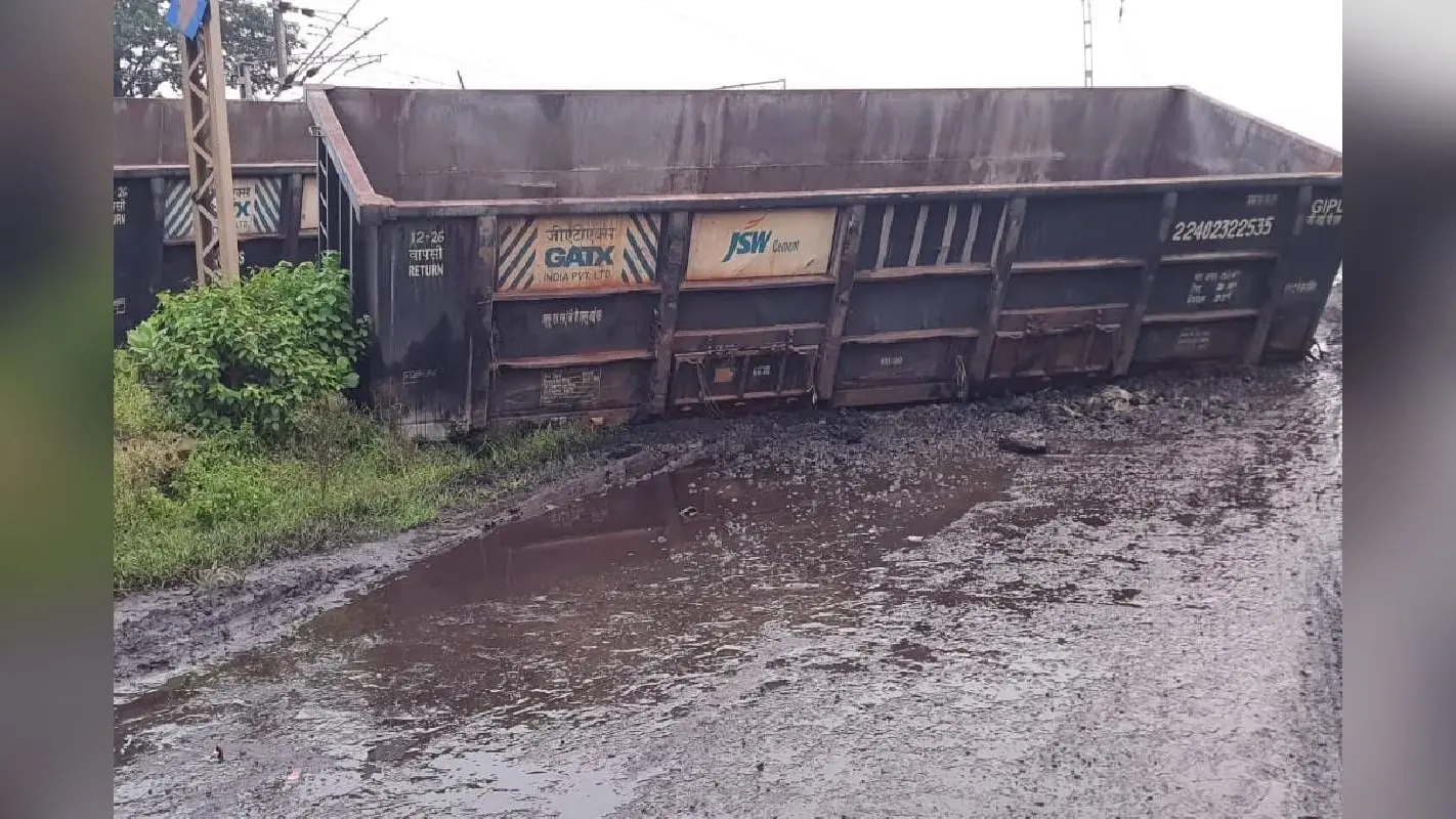 Train Accident : झारखंड में दो मालगाड़ी आपस में टकराई, 10 ट्रेनों को किया गया रद्द