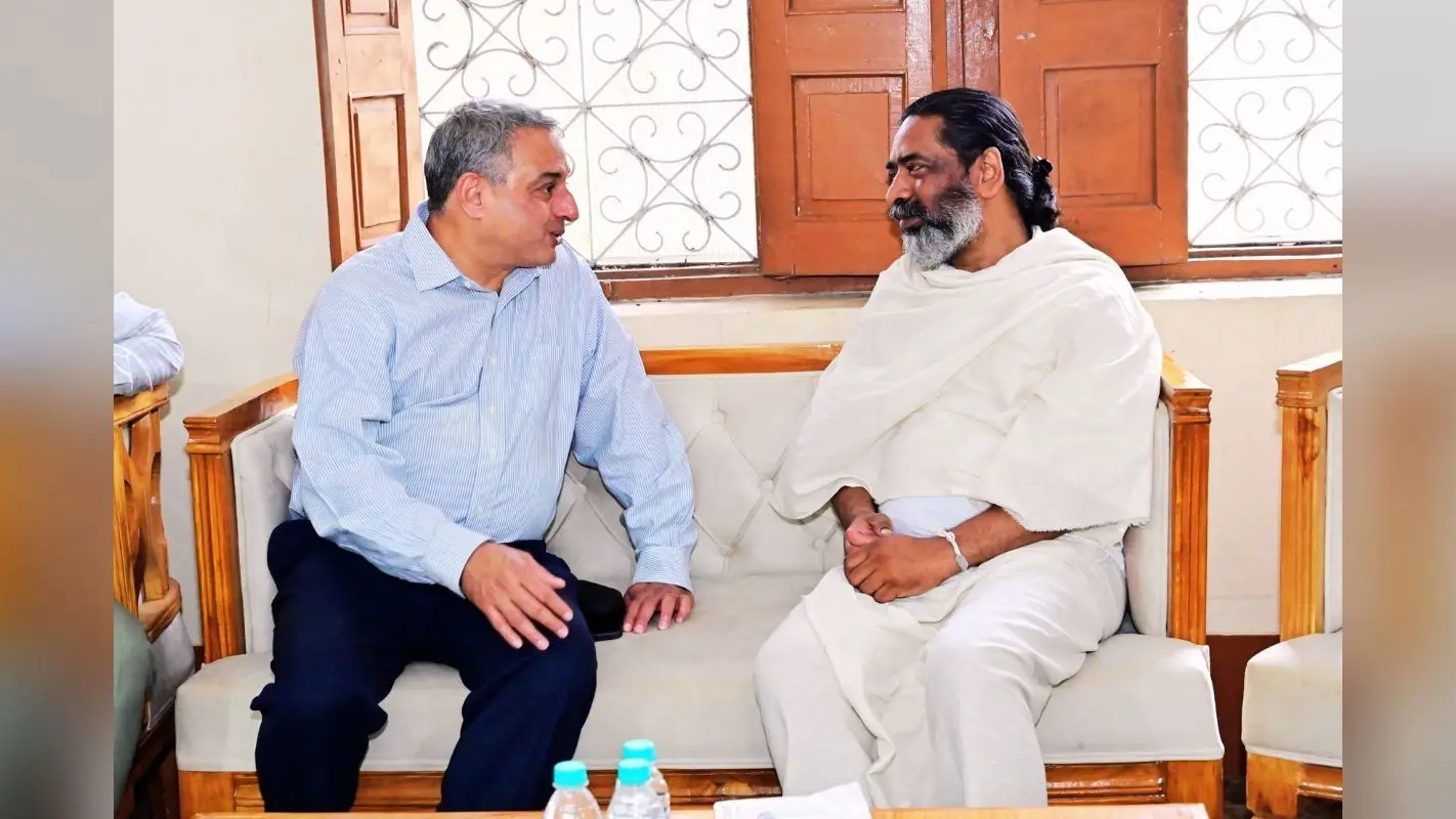 शिबू सोरेन को श्रद्धांजलि देने नेमरा गांव पहुंचे टाटा स्टील के सीएमडी टीवी नरेंद्रन