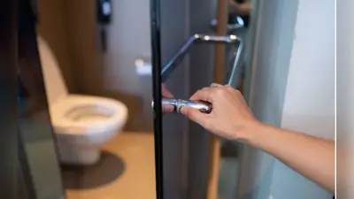 Vastu Tips for Bathroom: क्या आप भी खुला रखते हैं बाथरूम का दरवाजा? हो सकता है बड़ा नुकसान