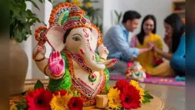 Vastu Tips: पूजा घर में कौन-सी मूर्तियां रखें और किनसे बनाएं दूरी?