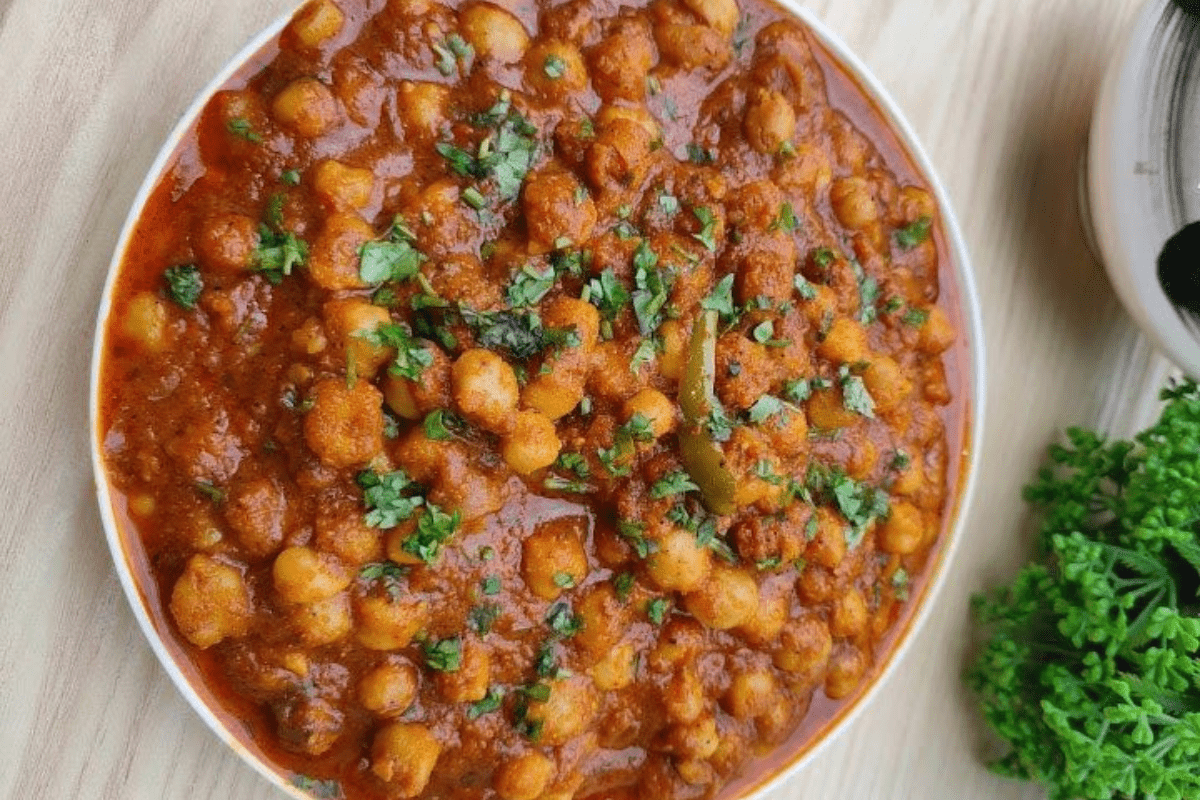 Navratri Special Chhole Recipe: बिना प्याज लहसुन के भी बनाएं स्वाद में लाजवाब छोले, बस फॉलो करें ये आसान स्टेप्स