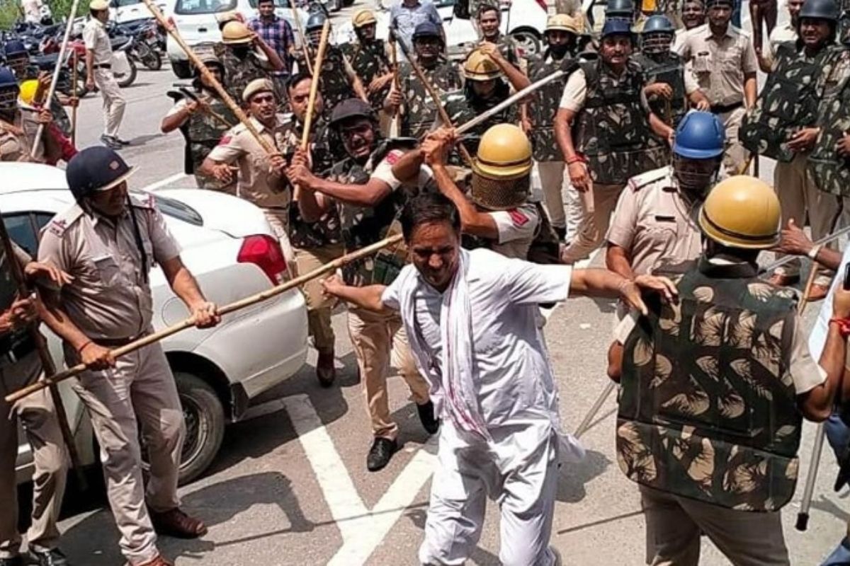 दशहरा से पहले मुंगेर में बड़ा बवाल, आपस में भिड़े दो समुदाय के लोग, इलाका छावनी में तब्दील